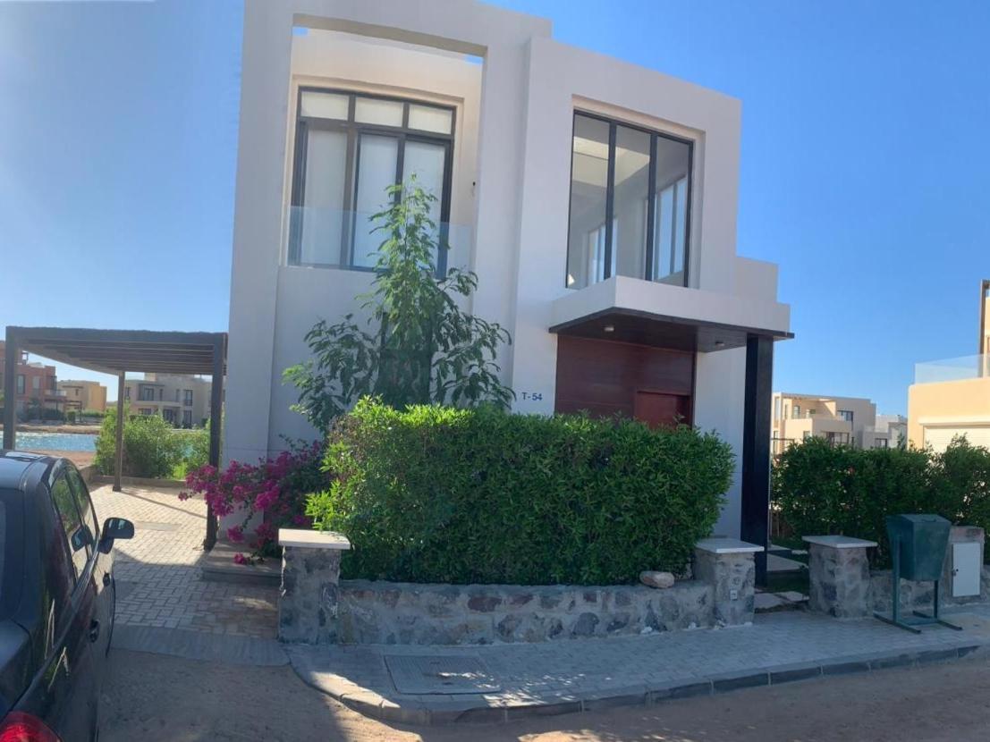 Tawila, 4 Bedroom Villa, Brand New, Directly On A Lagoon